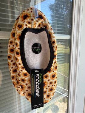 Snoozies! Sunflower Women's Slippers - Yellow